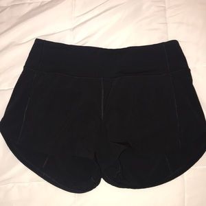 Lululemon Speed Up Short 4” Size 6 in Black